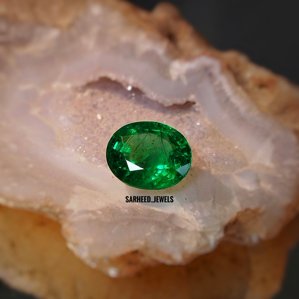 Natural Emerald - 5.42 ct.