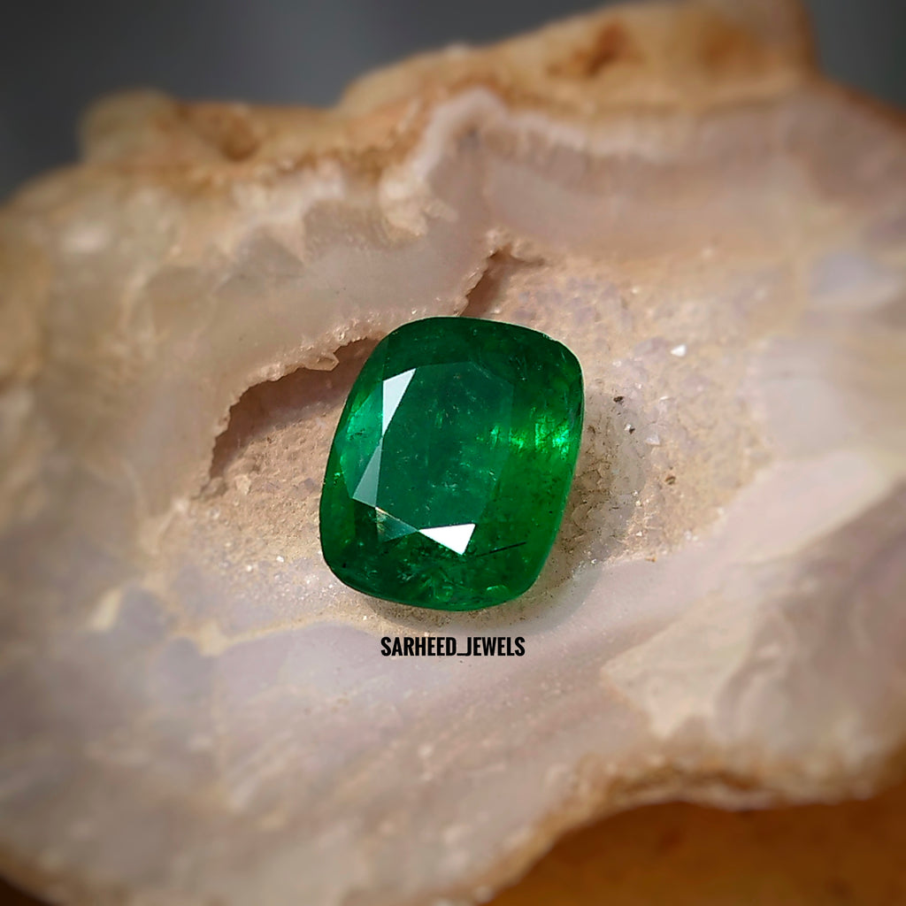 Natural Emerald - 6.49 ct.