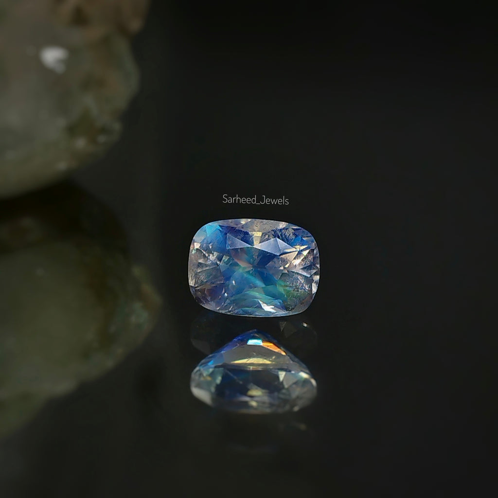 Natural Rainbow Moonstone - 3.98 ct
