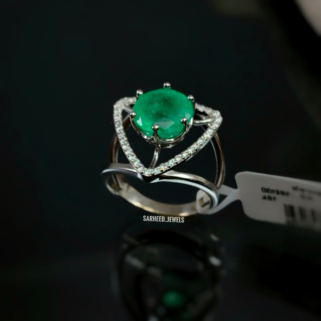 Natural Emerald and Diamond White Gold Ring