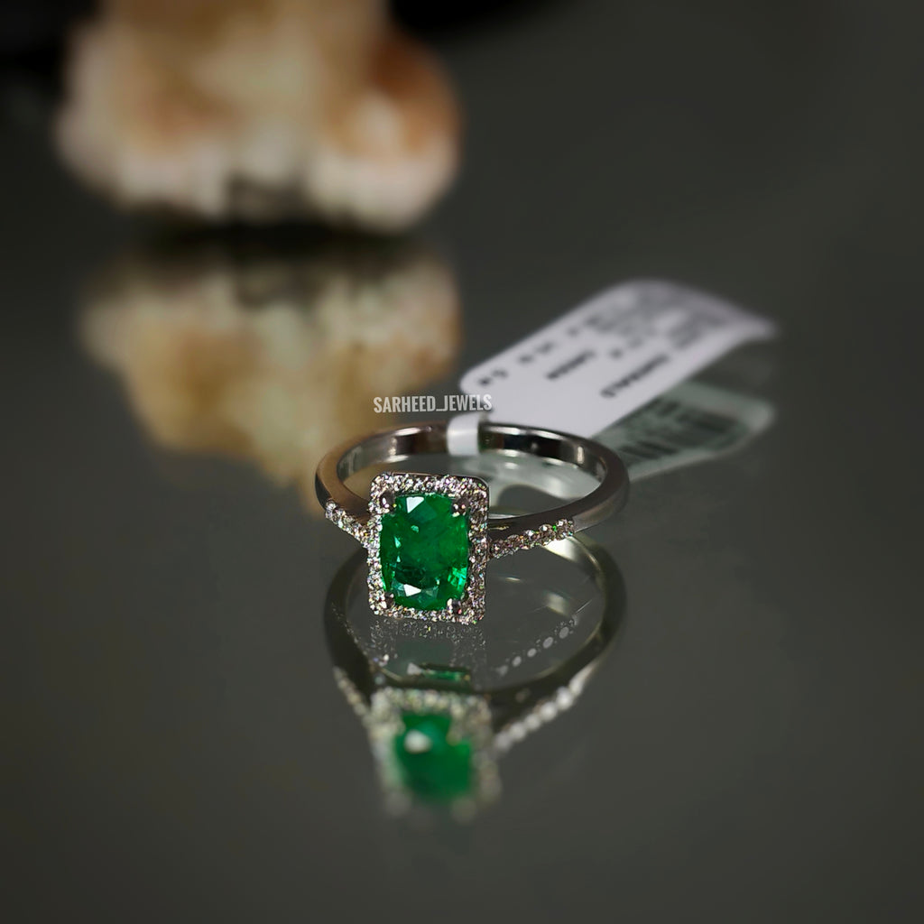 Natural Emerald and Diamond White Gold Ring