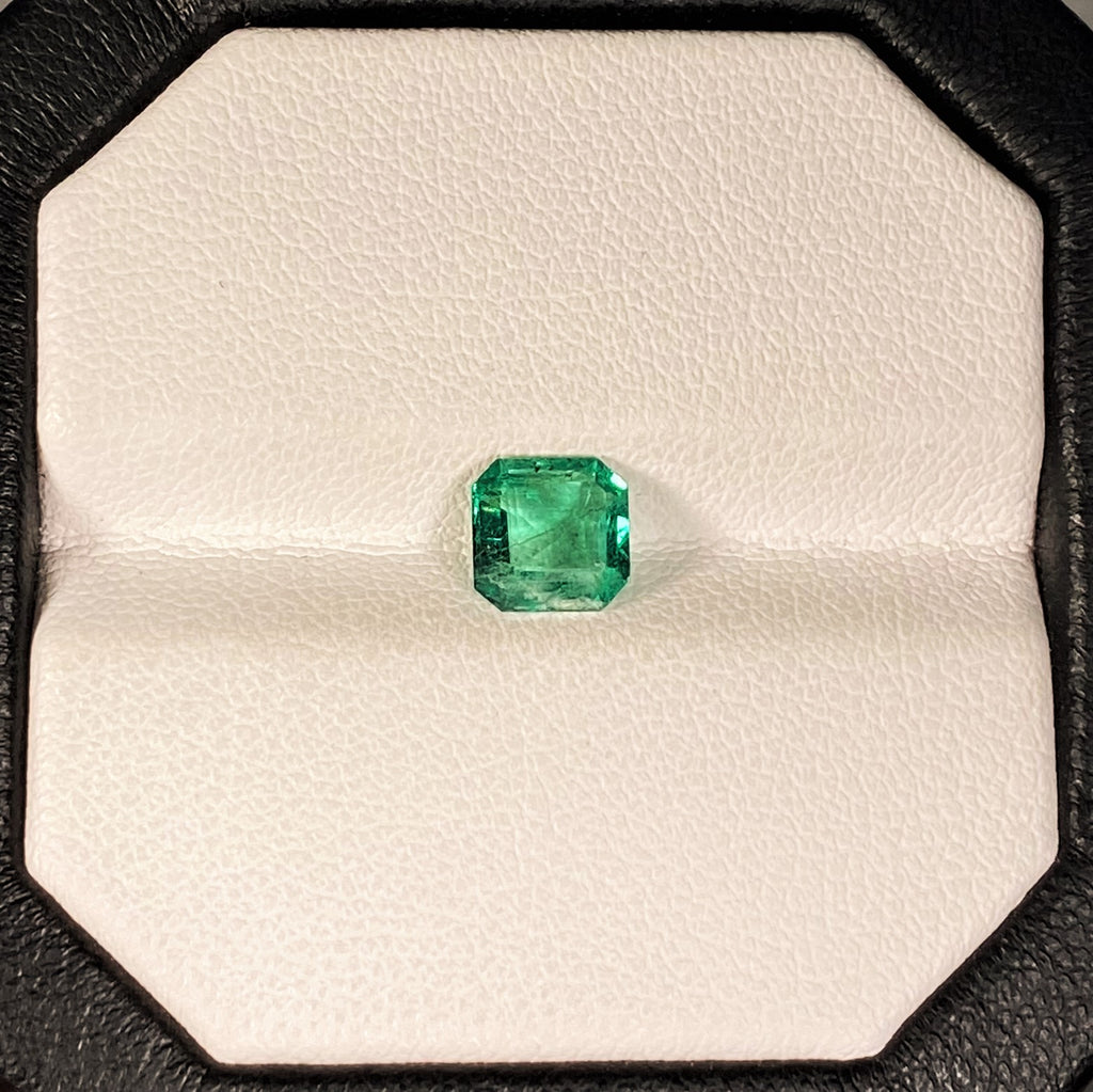 Natural Emerald - 0.90 Ct.  زمرد زامبي طبيعي