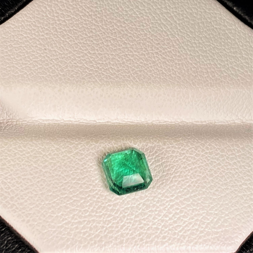 Natural Emerald - 0.90 Ct.  زمرد زامبي طبيعي